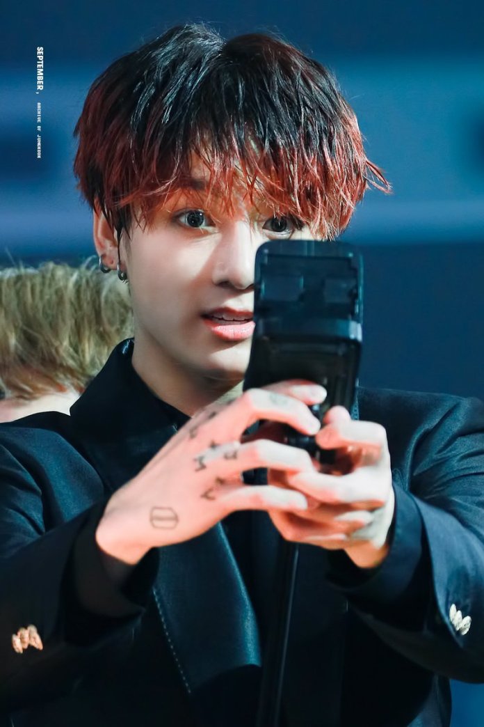 ARMY-Enfin-Gets-A-Peek-At-BTS-Jungkooks-Arm-Tattoos