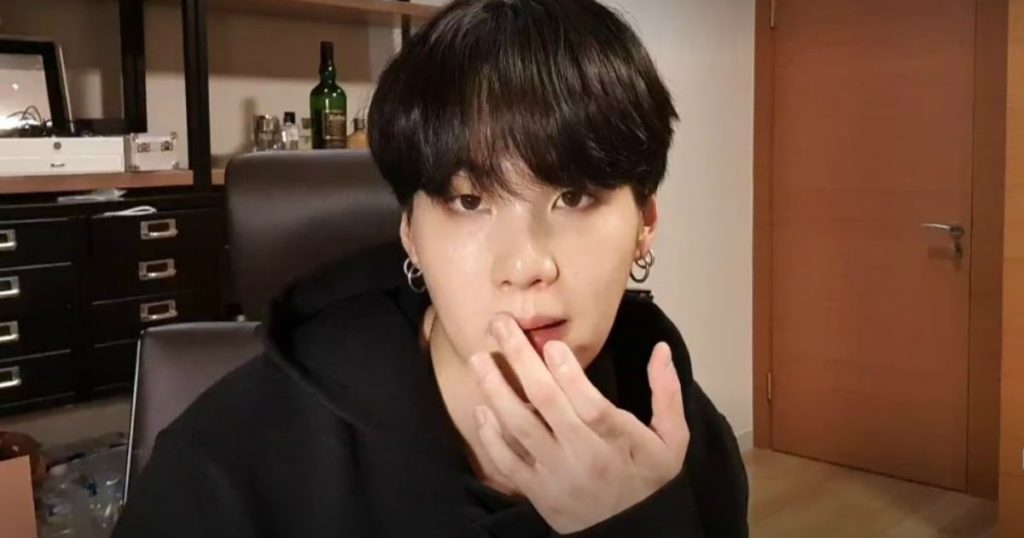 Suga de BTS révèle une chronologie du moment où toutes les chansons pour "D-2" ont été faites pendant la diffusion en direct