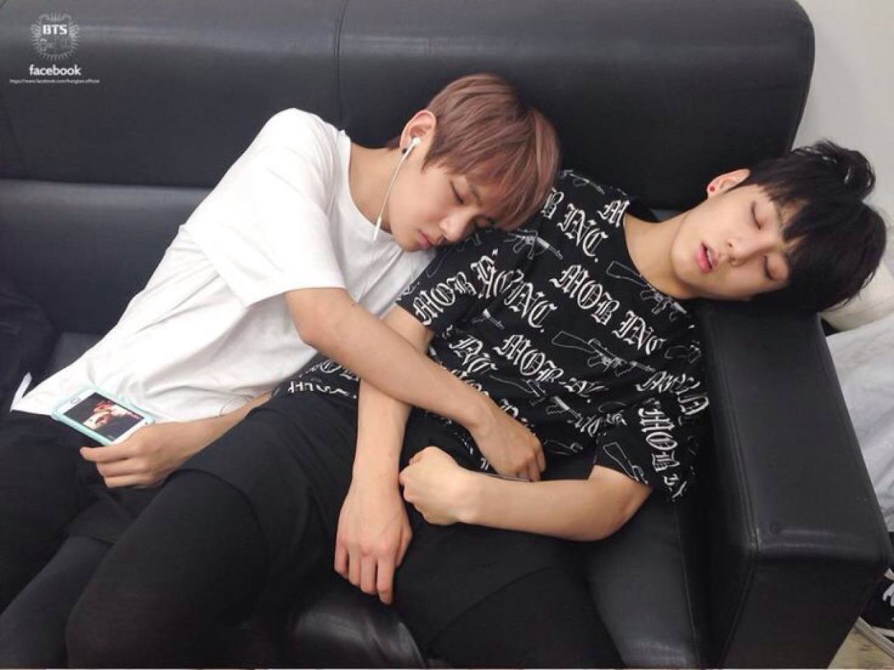 BTS-V-Sleeping-Habit-02