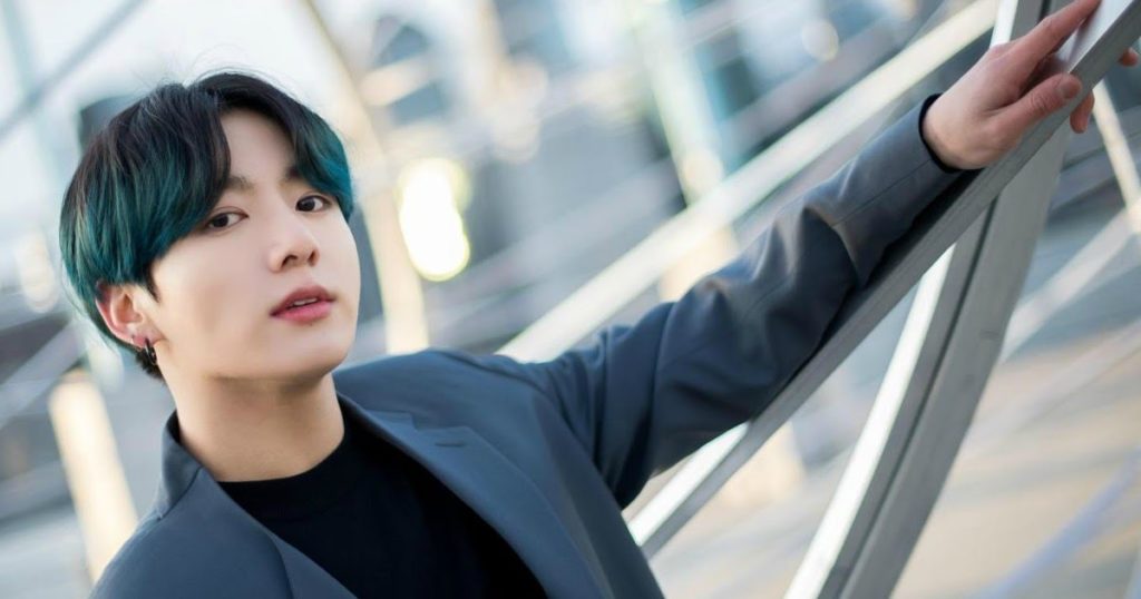 Un Netizen découvre une photo jamais vue-avant de bébé Jungkook dans un vieux annuaire