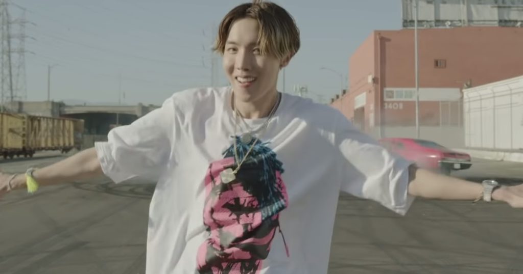 BTS J-Hope’s « Chicken Noodle Soup (feat. Becky G) » réalise une étape impressionnante