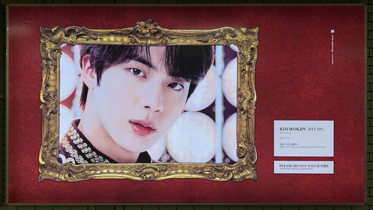 ARMY a mis une publicité dans le métro pour Jin de BTS juste à cause de ses visuels