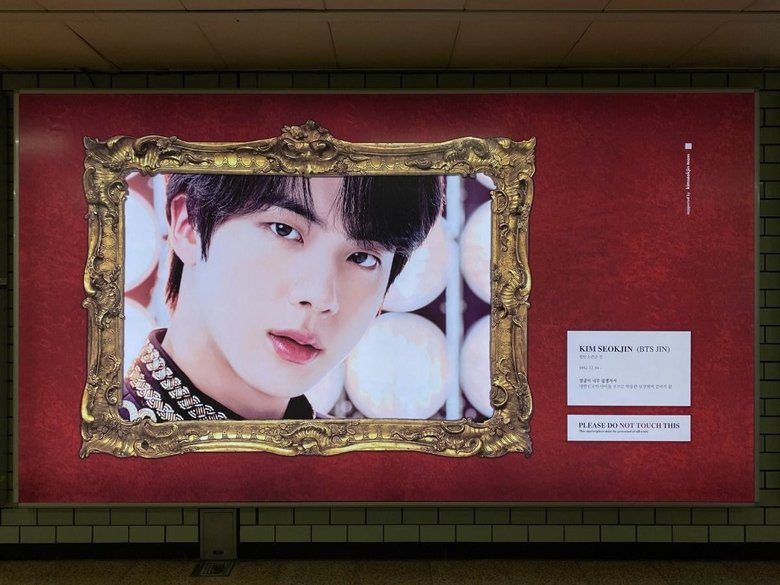 ARMY a mis une publicité dans le métro pour Jin de BTS juste à cause de ses visuels