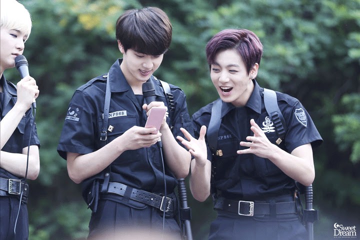 bts-jungkook-jin-phone