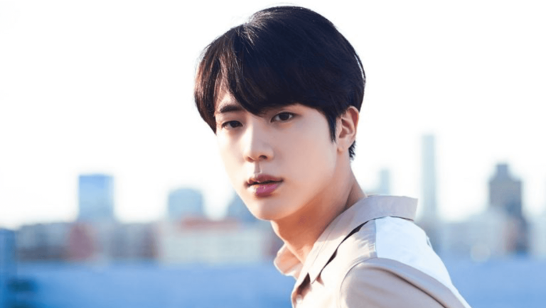 Différence de BTS Jin en réaction à la caméra après avoir atteint le statut de superstard