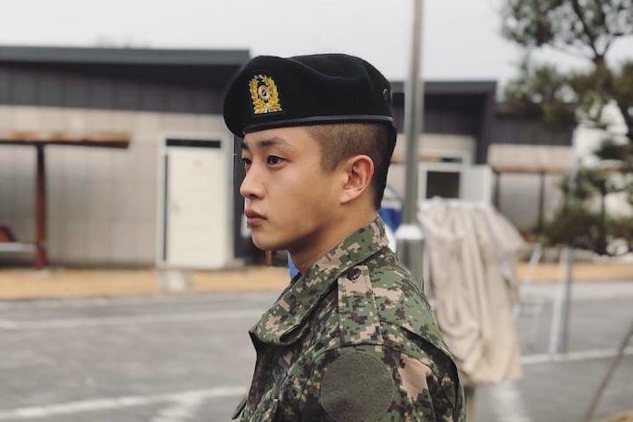 Kim Min Suk sera libéré du service militaire plus tôt en raison des précautions de COVID-19