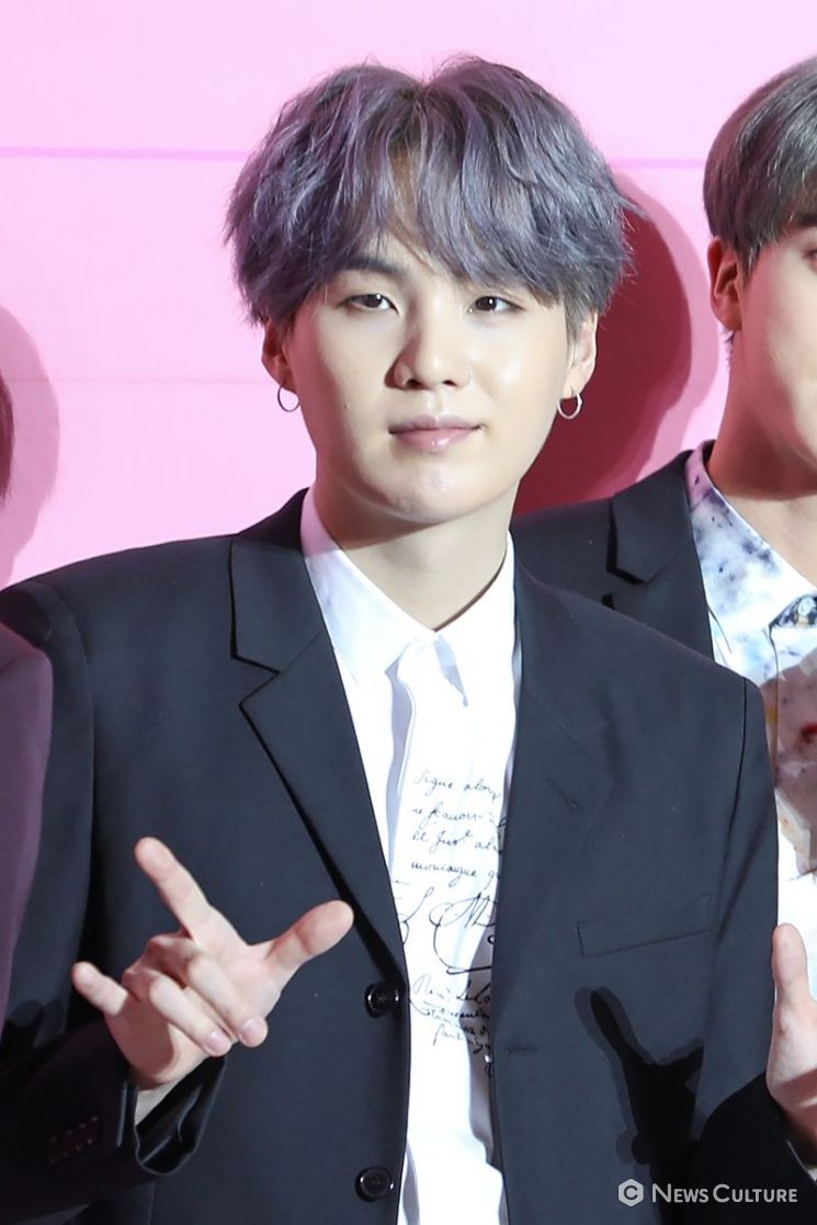 bts suga reporter 4