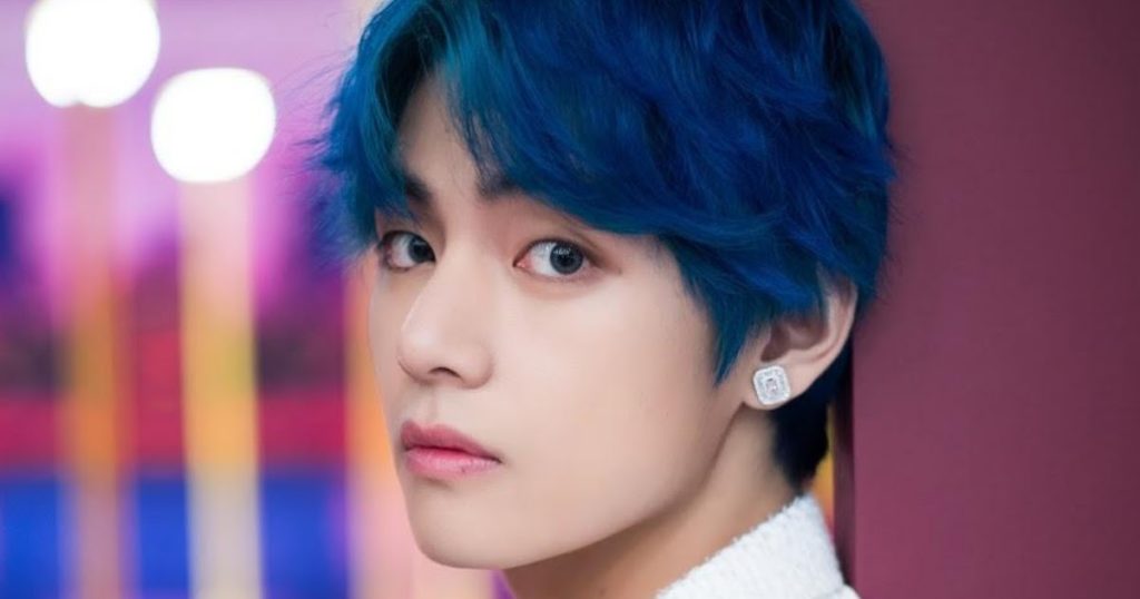 Le V de BTS est si beau qu'il vous capturera avec ses visuels juste en marchant