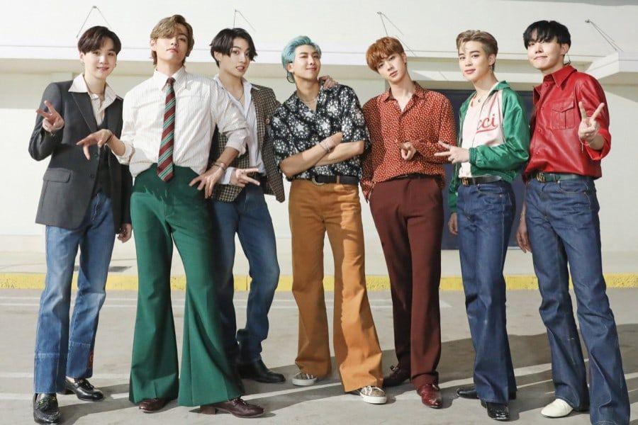 «Dynamite» de BTS prolonge la course incroyable sur le Hot 100 de Billboard en marquant le numéro 2 de la 4ème semaine sur le graphique