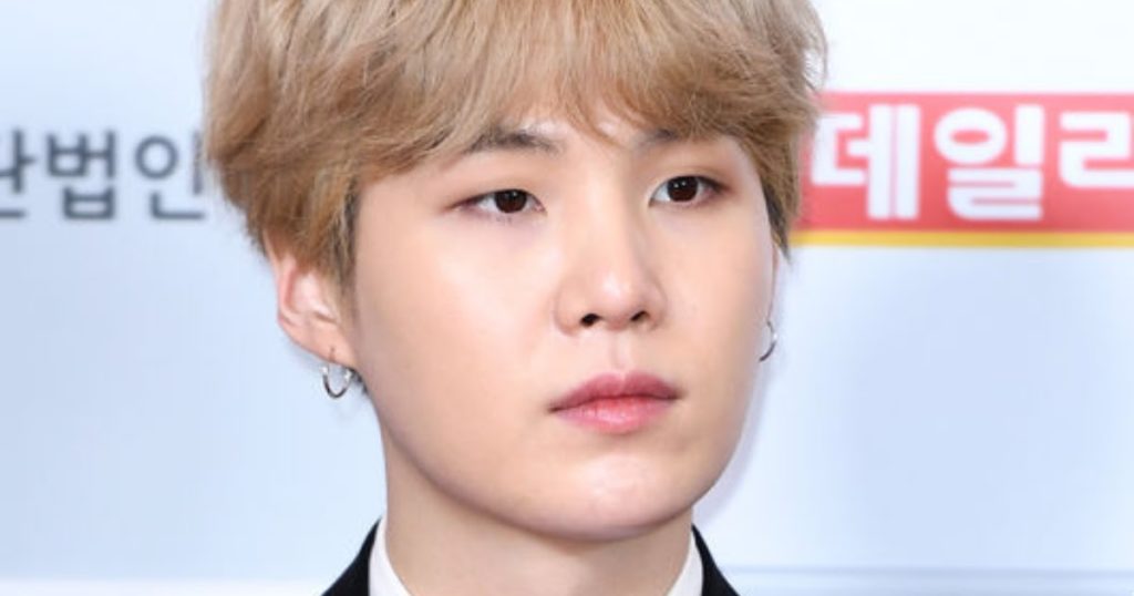 Suga de BTS informe les fans de son état après une chirurgie de l'épaule