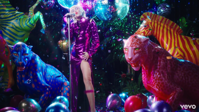 STAYC 'So Bad' MV accusé d'avoir plagié Miley Cyrus