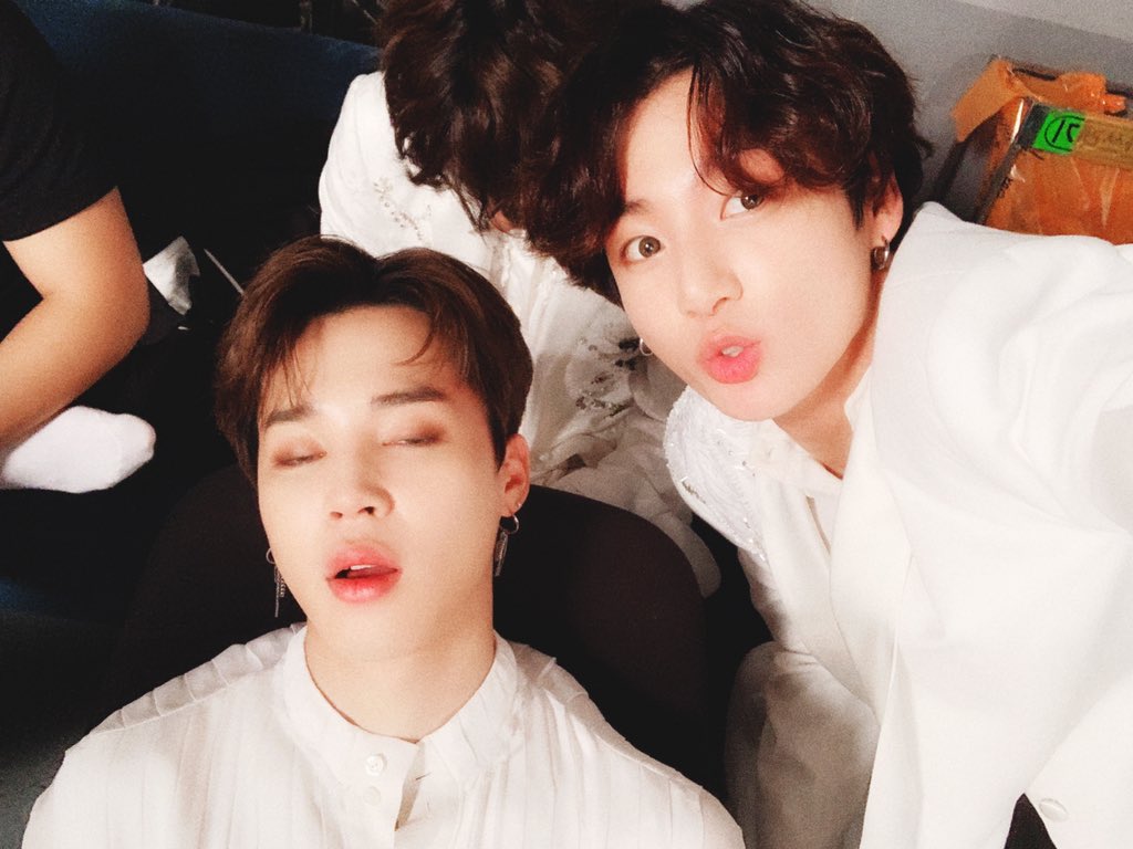 Joyeux anniversaire Jimin!  Et je suis désolé. # L'anniversaire de Jimin! # Je suis vraiment désolé # Je suis désolé # Je suis désolé encore # Je suis désolé je sais ce qui est cool #Désolé que je dors toujours # ...