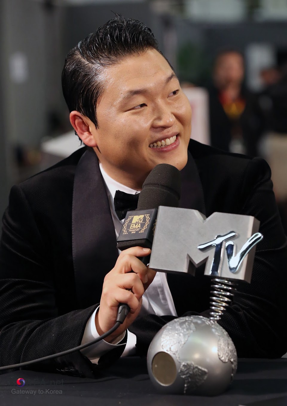 PSY_EMTV_logo_27_ (8198008711)