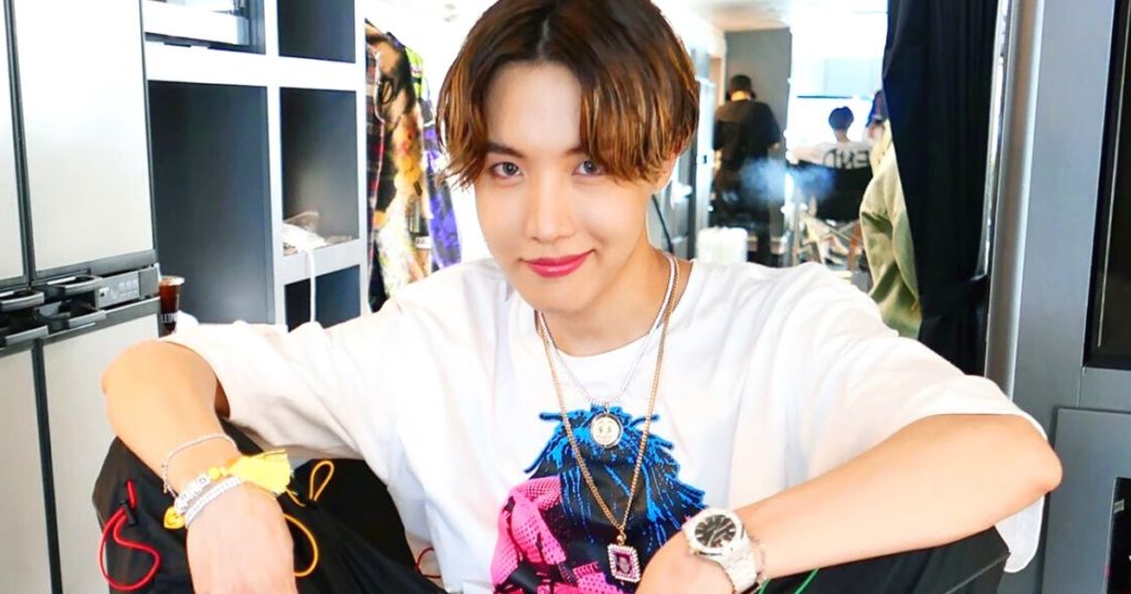 10 raisons pour lesquelles la "soupe au poulet et aux nouilles" de BTS J-Hope avec Becky G est une réinitialisation culturelle