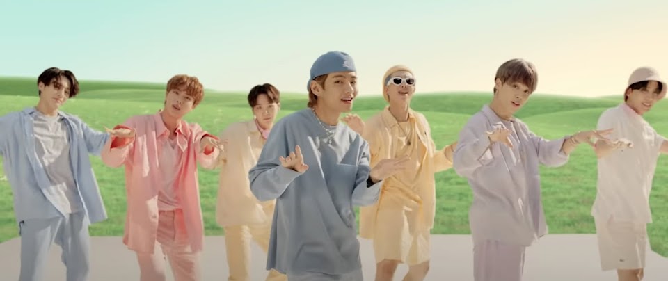 group-wears-array-pastel-colored-outfits- including.png