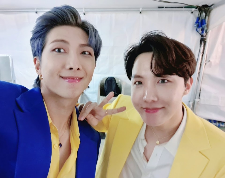 RM_and_J-Hope_Twitter_Février_18,_2021_(1)