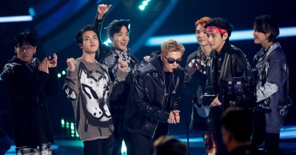 BTS remporte le prix du « Duo ou groupe pop préféré » aux AMA 2021