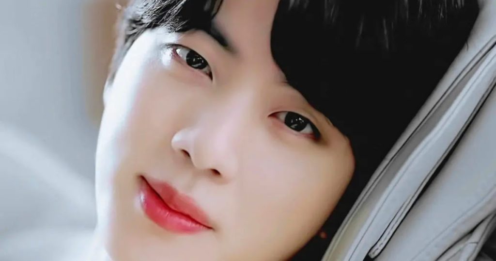 10 fois que Jin de BTS a prouvé qu'il était le matériel de petit ami total