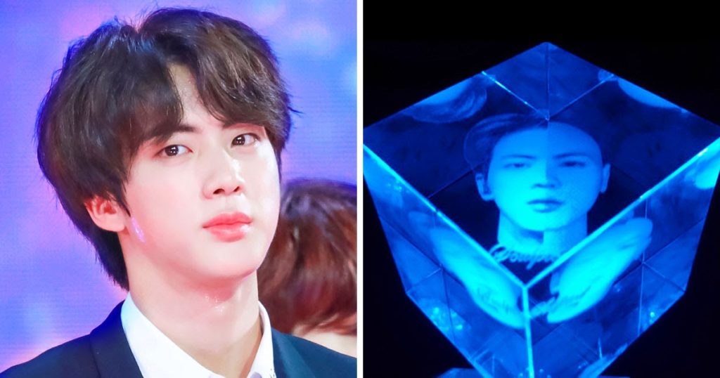 Jin de BTS a remporté un trophée pour être "beau dans le monde", donc c'est comme, officiellement officiel