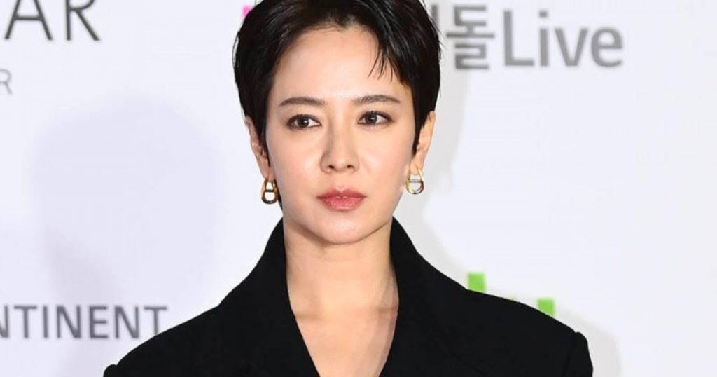 Les fans de Song Ji Hyo éclatent de frustration après avoir entendu sa justification de sa récente controverse sur le style