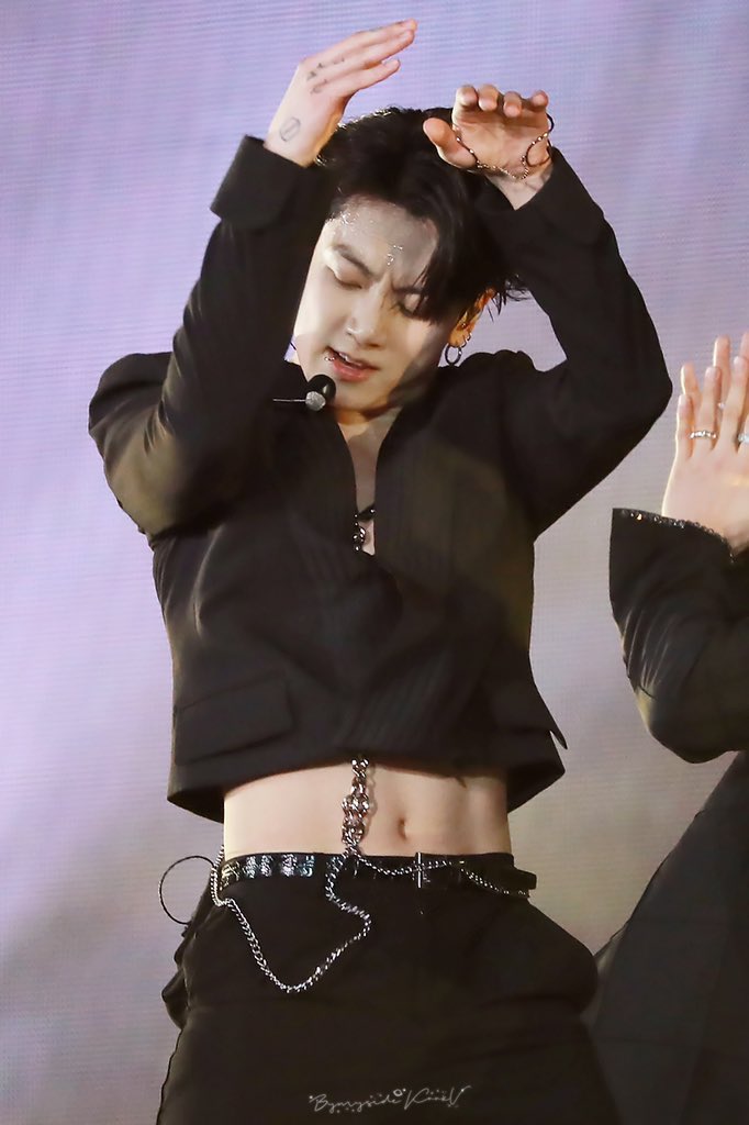 bts jungkook abs 1