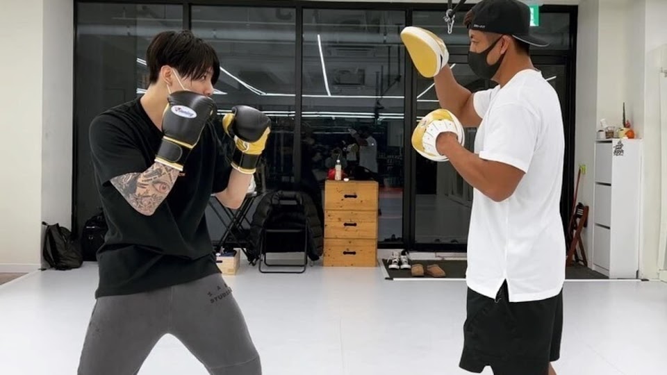 jungkook_boxing_1641177102137_1641177112207