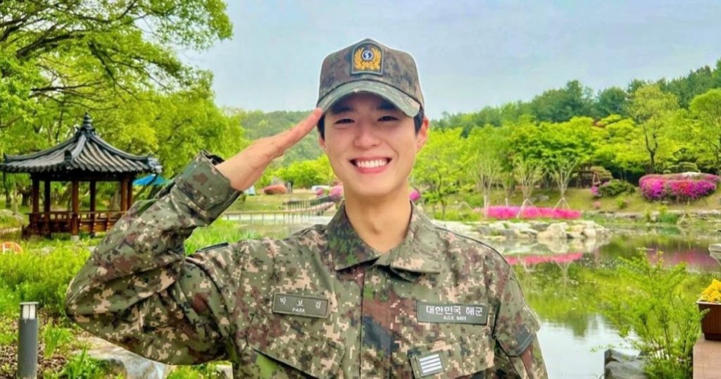 L'acteur Park Bo Gum écrit une lettre émouvante à ses fans après sa sortie de l'armée