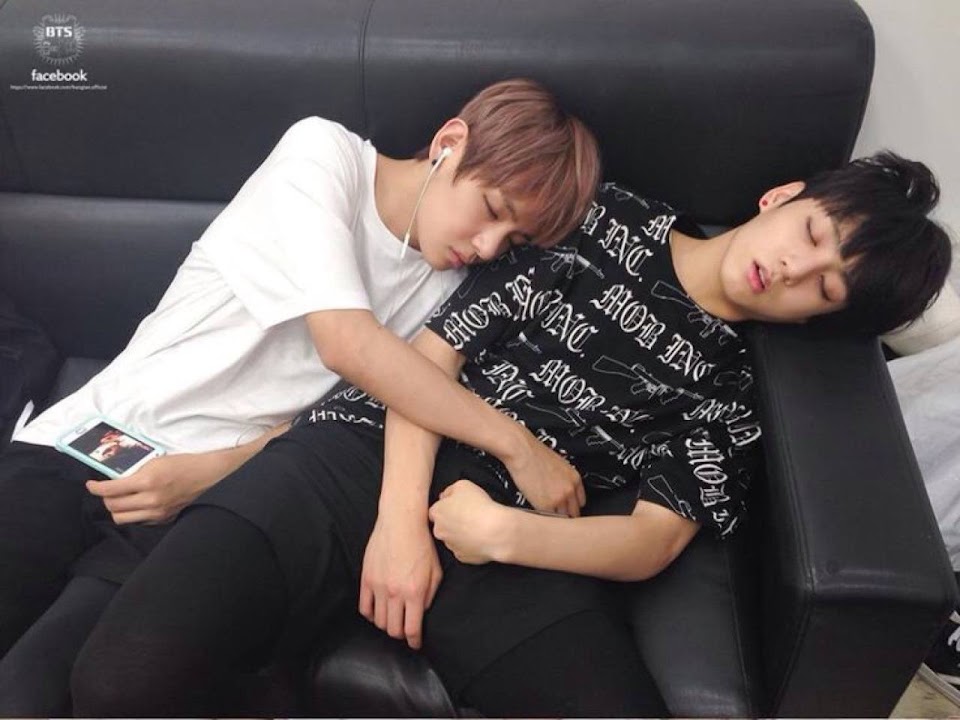 BTS-V-Sleeping-Habitude-02