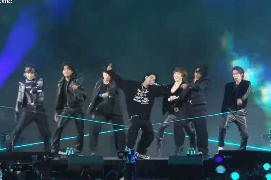 Regardez: BTS donne la toute première représentation en direct de "Run BTS" au concert de Busan