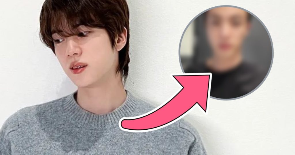 Jin de BTS fait ses débuts avec sa tête nouvellement rasée alors qu'il se prépare pour l'enrôlement