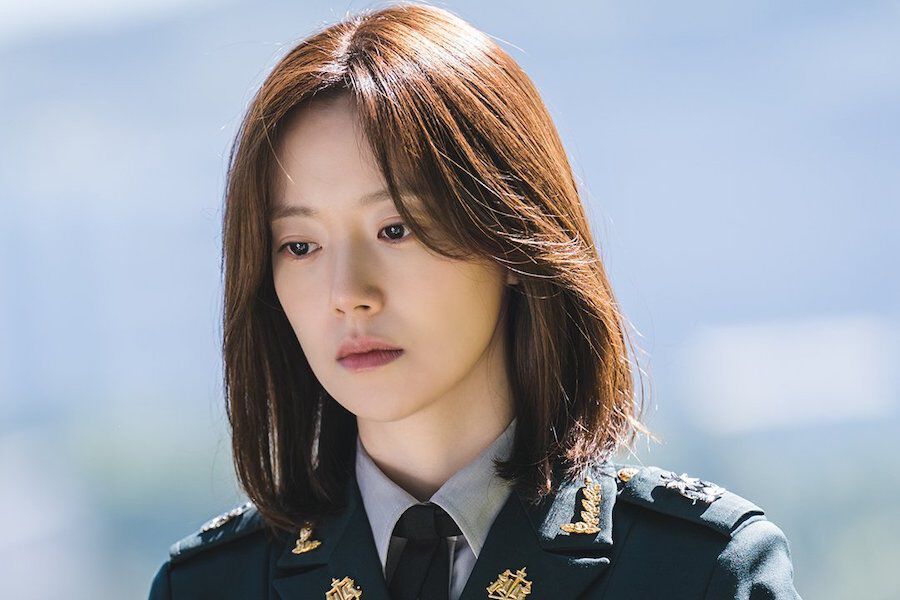 Moon Chae Won retient son immense douleur en rendant visite à sa mère dans "Payback"