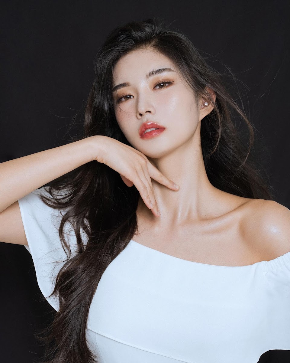 Miss Univers Corée 2022 prouve qu'elle est une ARMY certifiée et révèle