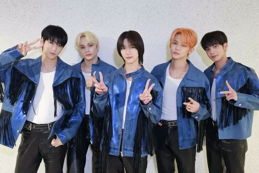 TXT arrive en tête des 5 classements Billboard et devient le deuxième groupe masculin de K-Pop à classer 2 chansons simultanément sur le Global 200