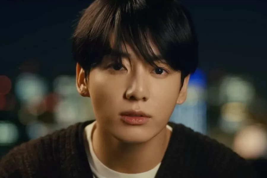 Regarder : Jungkook de BTS surprend avec un visualiseur émotionnel pour « Hate You » avant son enrôlement