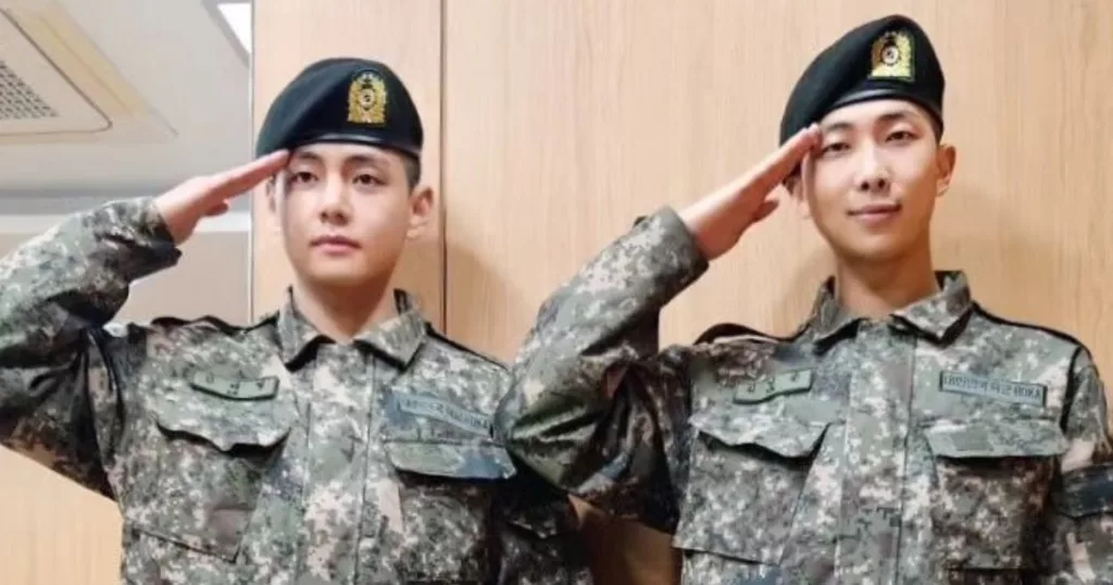 RM et V de BTS « rentrent enfin à la maison » après avoir partagé leurs premières mises à jour depuis leur enrôlement dans l'armée