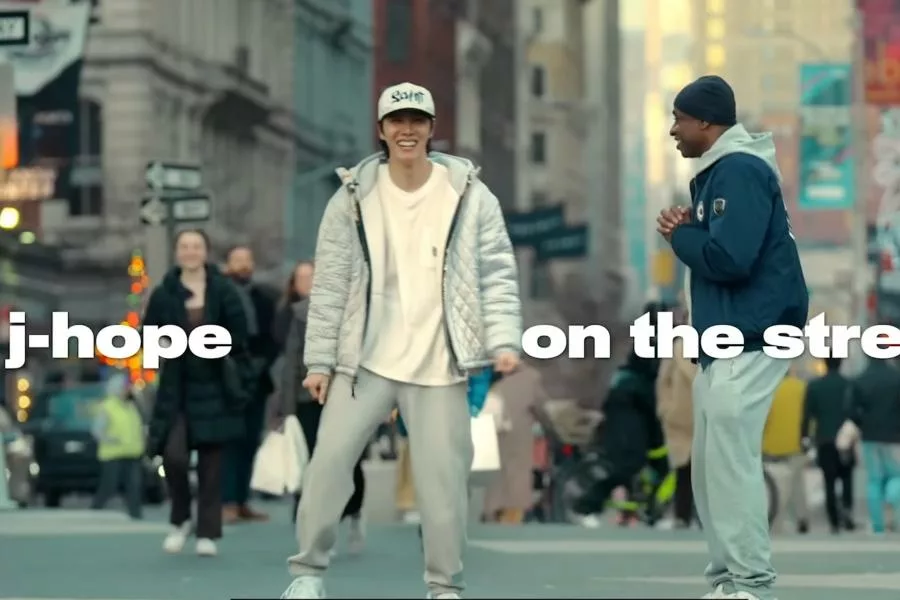 Regardez : J-Hope de BTS danse dans les rues des villes du monde entier dans la bande-annonce de la série documentaire "HOPE ON THE STREET"