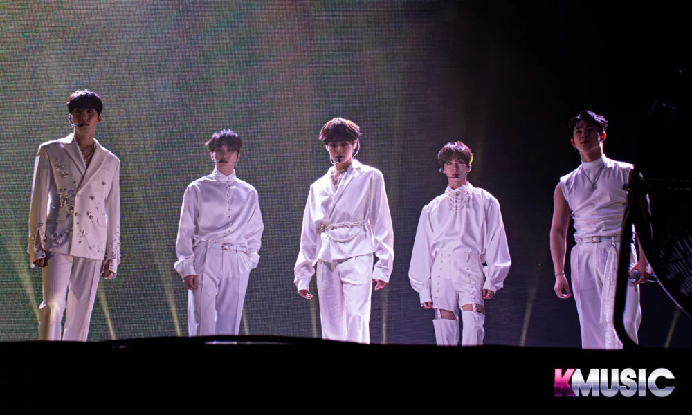 [K-Exclusive]: ONEUS transforme la nuit étoilée de Chicago avec La Dolce Vita World Tour Stop ⋆ Les dernières nouvelles et musiques kpop