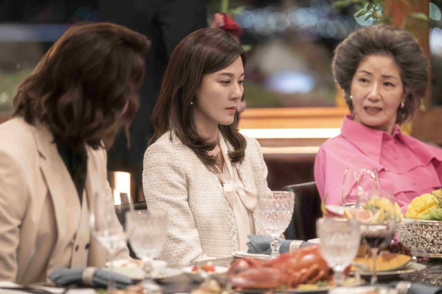 Kim Ha Neul et Seo Yi Sook ont ​​une confrontation glaciale dans "Red Swan"