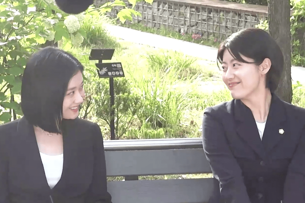 Regarder : Jang Nara et Nam Ji Hyun présentent la chimie à la fois à l'écran et hors écran dans une nouvelle vidéo de making-of pour "Good Partner"