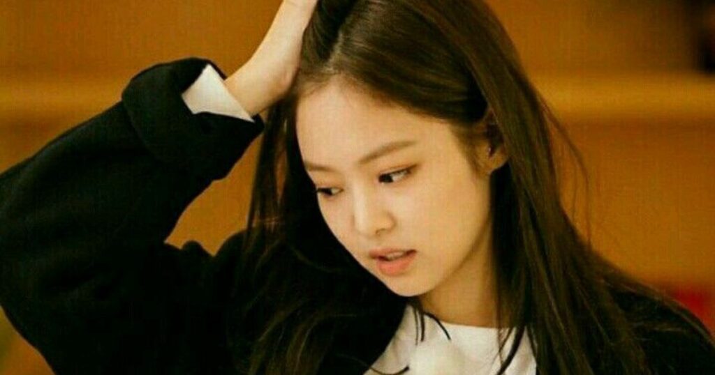 Même Jennie de BLACKPINK doit souffrir un peu pour prendre la photo Instagram parfaite