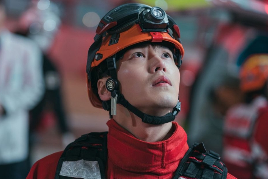 Lee Tae Hwan est un pompier déterminé à sauver des vies dans la prochaine comédie romantique « DNA Lover »