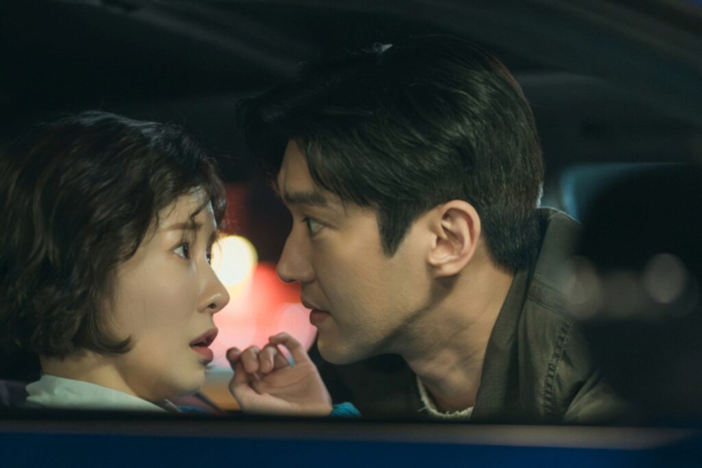 Jung In Sun et Choi Siwon partagent des moments d'amour lors d'un rendez-vous en voiture dans "DNA Lover"