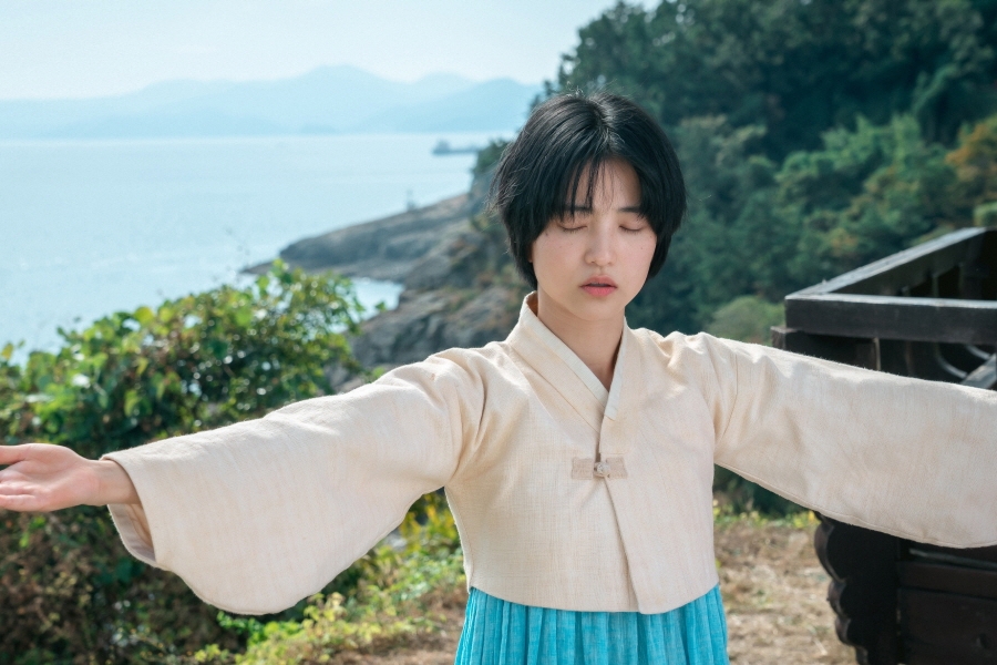 Kim Tae Ri se consacre à devenir l'un des meilleurs acteurs de théâtre traditionnel dans le nouveau drame "Jeongnyeon : The Star Is Born"