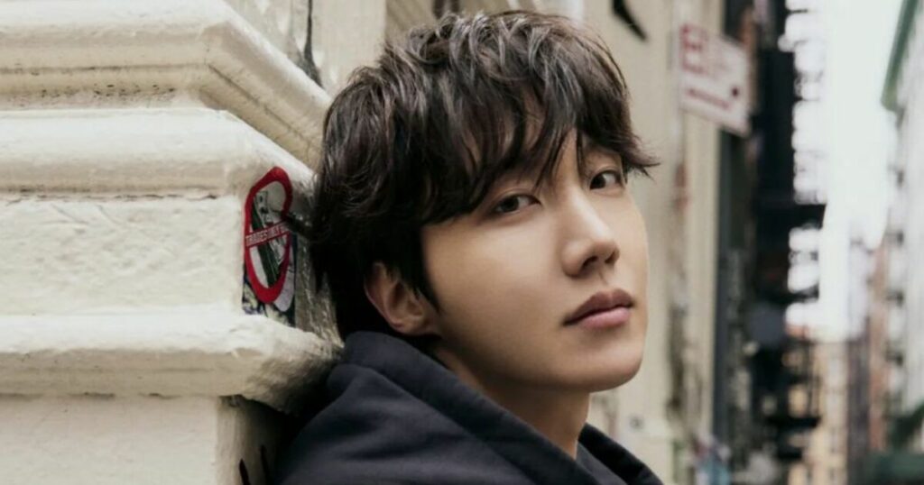 J-Hope de BTS soigne ses collègues militaires lors d'un voyage toutes dépenses payées