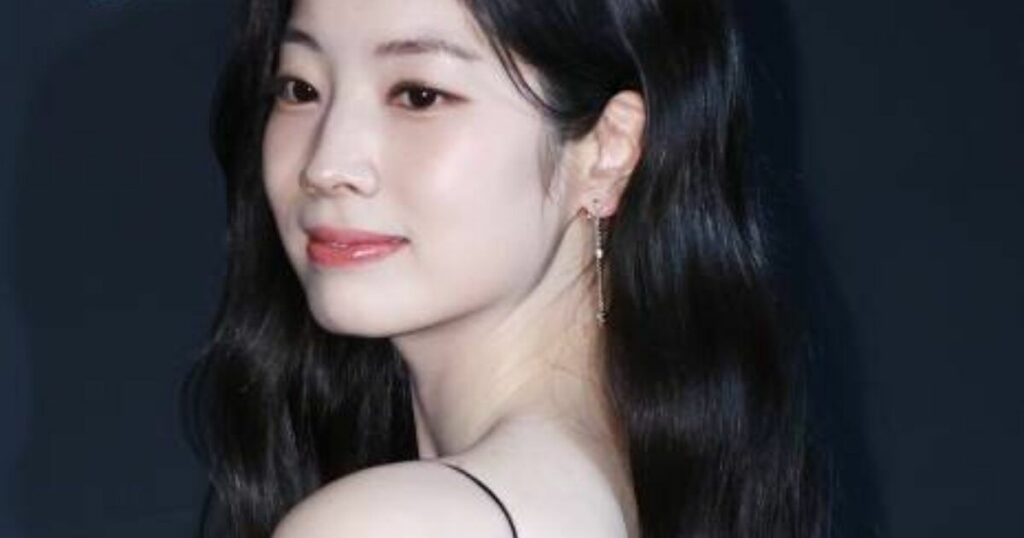 Dahyun de TWICE porte dos nu avec une robe audacieuse aux Marie Claire Korea Asia Star Awards 2024