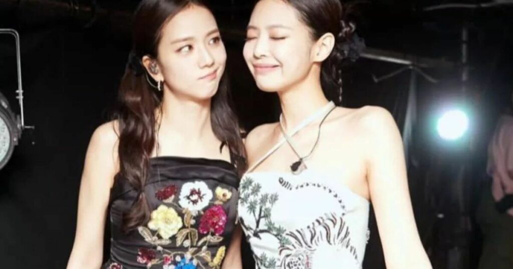 Jisoo de BLACKPINK était nous tous après que Jennie ait plaisanté sur le fait de vider sa garde-robe