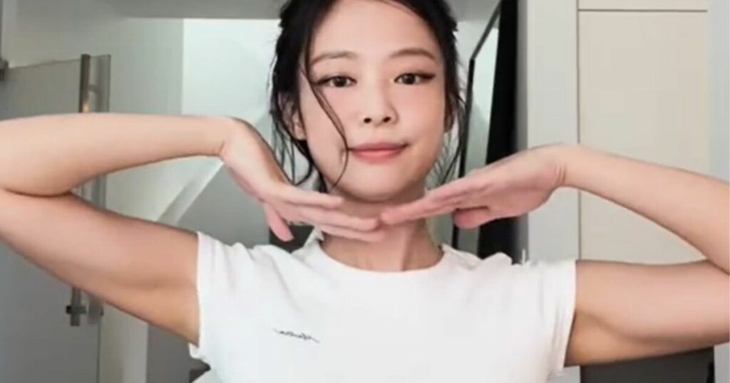 Jennie de BLACKPINK épate les fans avec sa petite taille dans un haut court