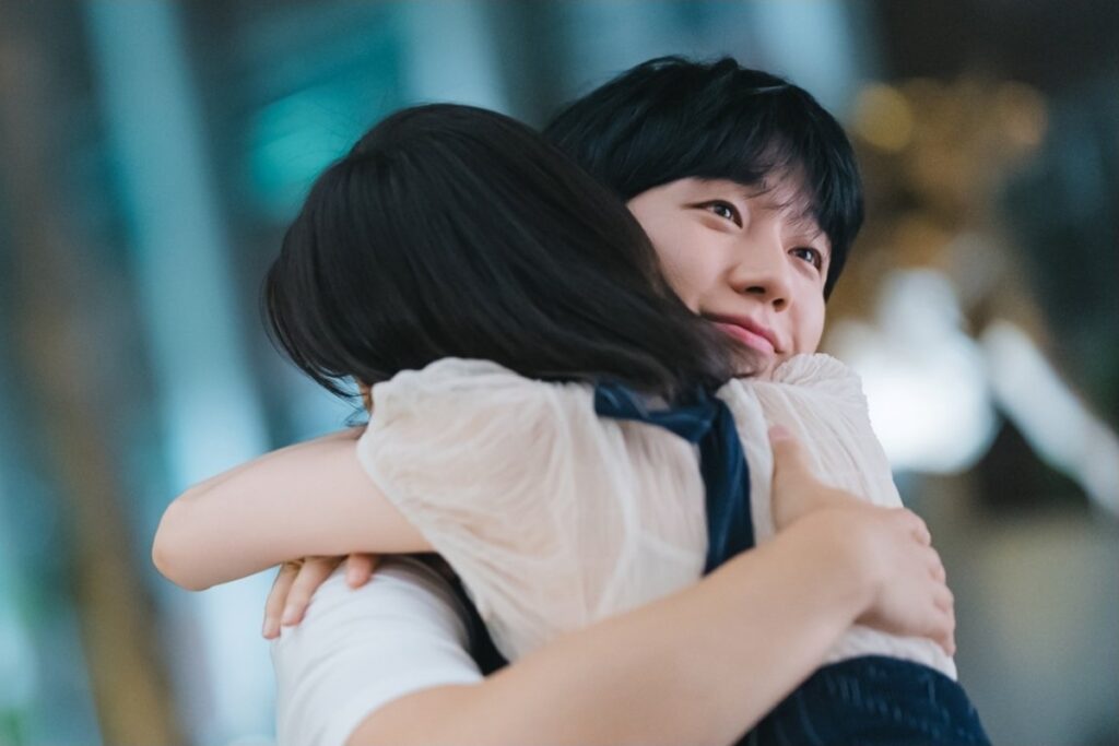 Jung Hae In et Jung So Min ne sont pas perturbés par la désapprobation de leurs mères à l'égard de leur relation dans "Love Next Door"