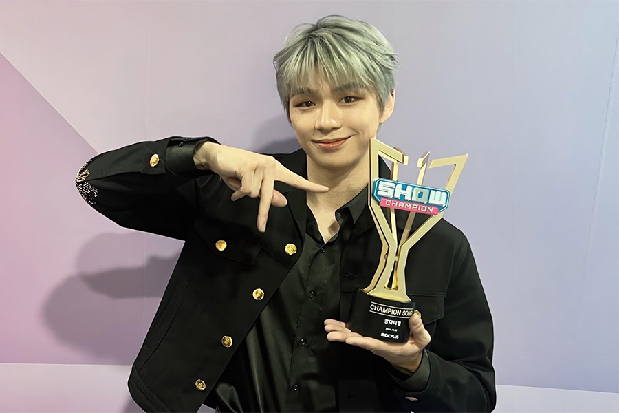 Regarder : Kang Daniel remporte la première victoire pour « Electric Shock » sur « Show Champion » ; Performances de MADEIN, P1Harmony et plus