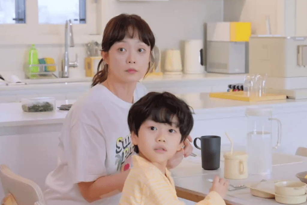 À regarder : Jun So Min, divorcée et criblée de dettes, devient une fausse maman dans le teaser du nouveau drame "Sorry Not Sorry"